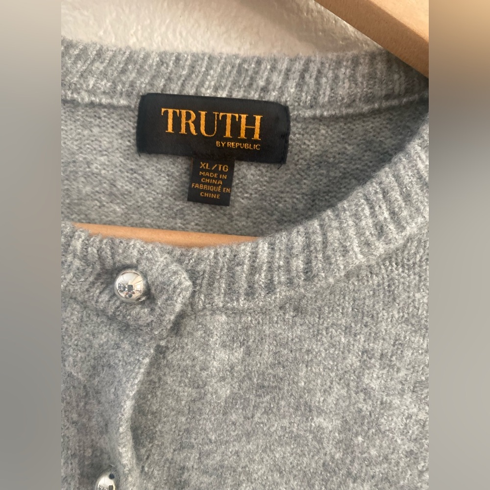 Truth by Republic Light Gray Women's Cardigan Size XL - Picture 4 of 8